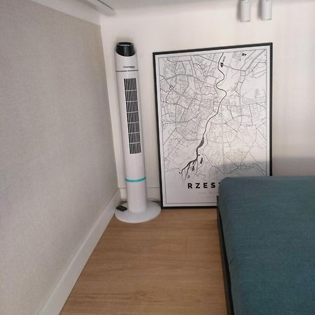 Apartament Paradise Zarzadzany Przez Gospodarza Osobe Fizyczna Self Check In Rzeszów Exterior foto